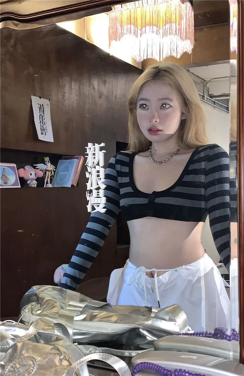 Corey Buttoned Y2K Top - Image 8